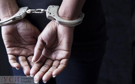 Двух клофелинщиц, из-за которых в Аркадии умер иностранец, суд отправил за решетку «фото»