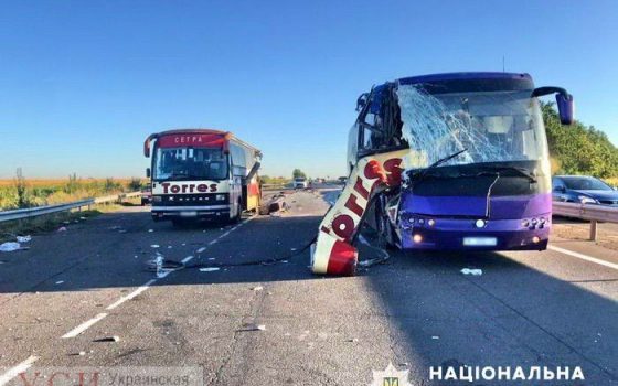 Двое погибли и 10 пострадали: на трассе Одесса-Киев столкнулись два пассажирских автобуса (фото) «фото»