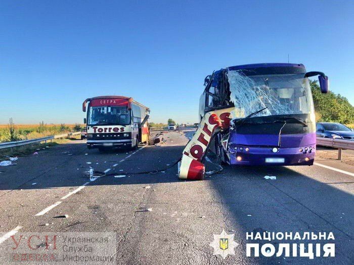 Двое погибли и 10 пострадали: на трассе Одесса-Киев столкнулись два пассажирских автобуса (фото) «фото»