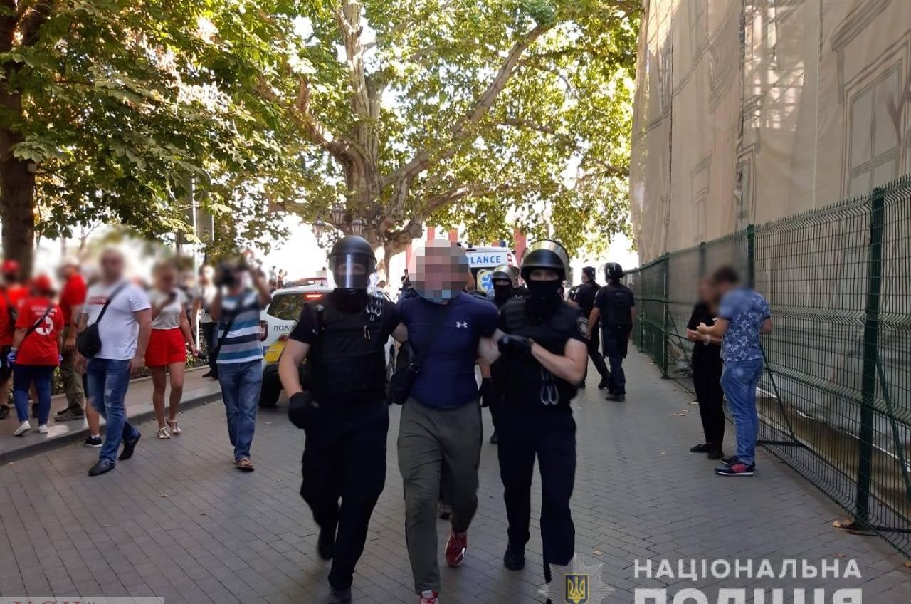 Драка между националистами и ЛГБТ-активистами: полиция задержала 16 человек (фото) «фото»