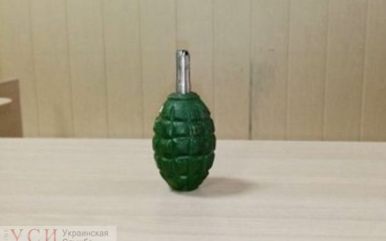 В Одесский апелляционный суд пытался пройти посетитель с “гранатой” «фото»