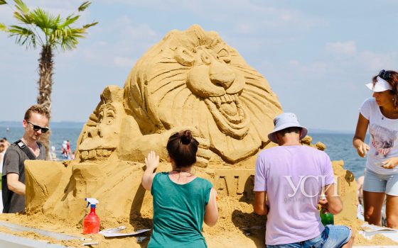 На Ланжероне появились песочные львы, осьминоги и миньоны (фоторепортаж) «фото»