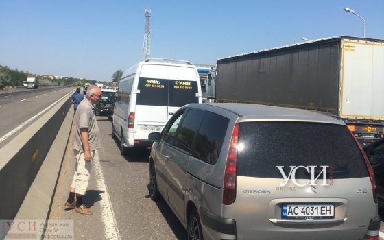 Перед долгими выходными: киевская трасса застыла в огромной пробке (видео) «фото»