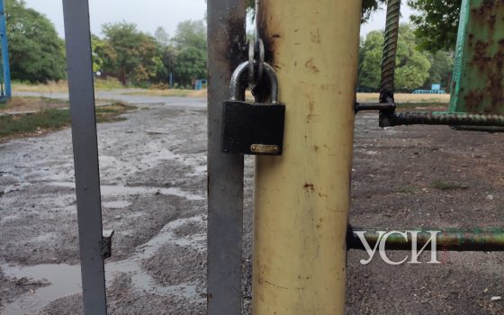 Очередная застройка? В парке Победы заварили вход на стадион (фото) «фото»