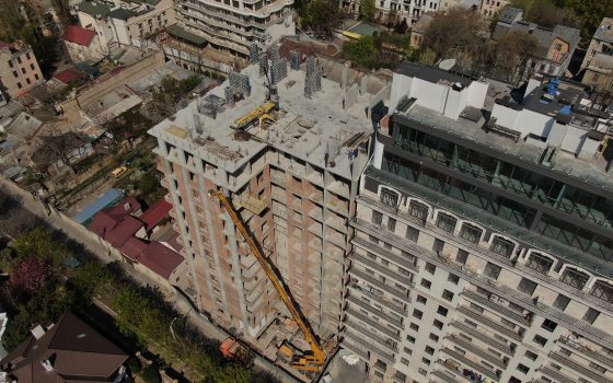 Прибрежный небоскреб Альперина: застройщик “Отрады” спрятался, но дом растет как на дрожжах «фото»