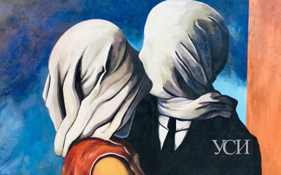 Сюрреализм в Аркадии: на Генуэзской появились копии картин Рене Магритта (фоторепортаж) «фото»