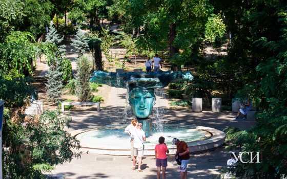 Два года после открытия: за немного “уставшим” Греческим парком стоит лучше ухаживать (фото) «фото»