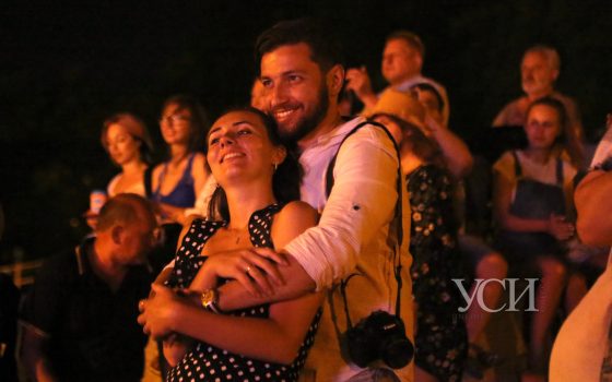 Open air: на Потемкинской лестнице одесситы наслаждаются классикой (фоторепортаж, видео) «фото»
