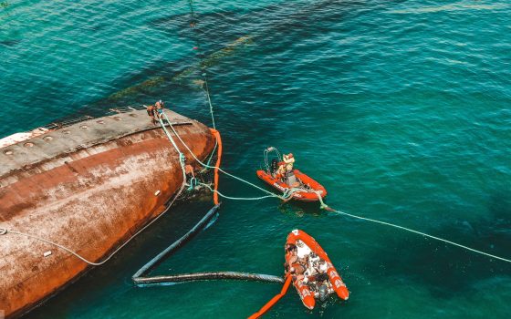 В АМПУ ошиблись: суд отказался арестовывать затонувший танкер Delfi «фото»
