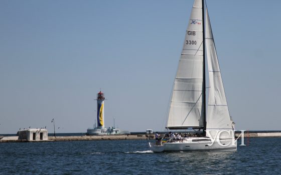 Поднять паруса: акваторию у Одессы заполонили яхты (фоторепортаж) «фото»