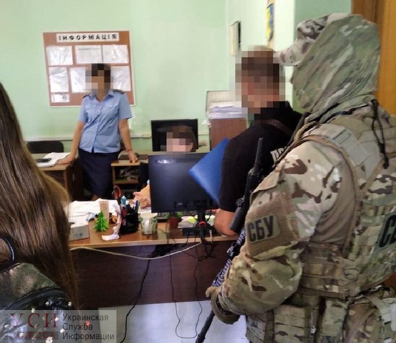 Одесские таможенники брали по 400 долларов за растаможку элитной машины «фото»