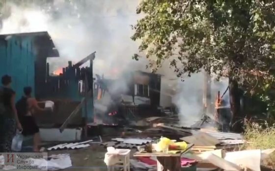 На Чкаловском снова горели пляжные домики, в которых жили бездомные (видео) «фото»