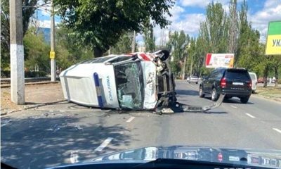 Возле Пересыпского моста перевернулась скорая (фото, видео) usionline.com Возле Пересыпского моста перевернулась скорая (фото, видео) «фото»