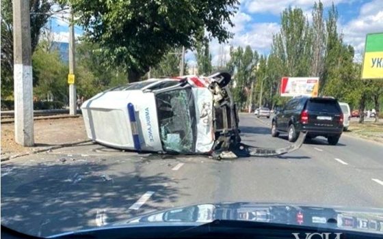 Возле Пересыпского моста перевернулась скорая (фото, видео) «фото»