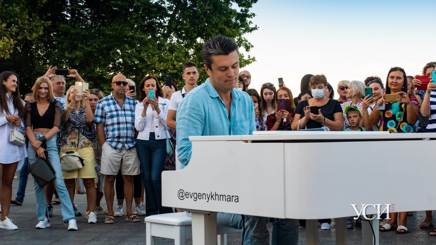 Талантливый пианист-виртуоз дал бесплатный концерт в Одессе (фото, видео) «фото»