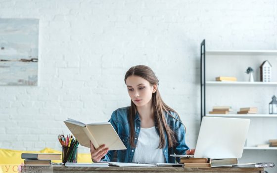 Инженерки, биологини и крановщицы: в официальных документах разрешили писать профессии в женском роде «фото»