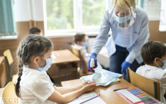 Скрининг температуры и щитки у учителей, младшие ученики – без масок: новые школьные правила от Минздрава «фото»