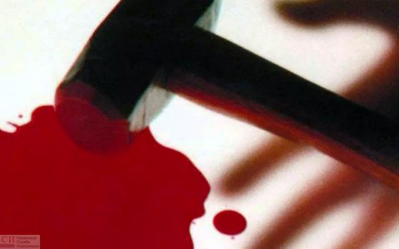 Вступился за женщину: в Одессе мужчина ударил работодателя кувалдой по голове «фото»