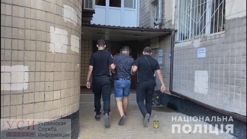 В Одессе вор залез через балкон в квартиру, но его заметили соседи «фото»