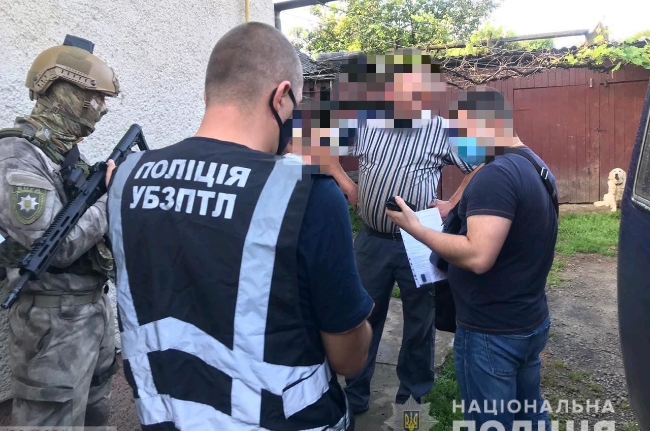 “Окно в Европу” за 16 тысяч евро: в Одесской области задержали организаторов нелегальной перевозки людей (фото, видео) «фото»