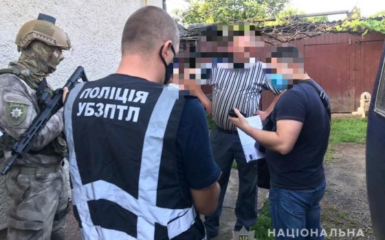 “Окно в Европу” за 16 тысяч евро: в Одесской области задержали организаторов нелегальной перевозки людей (фото, видео) «фото»