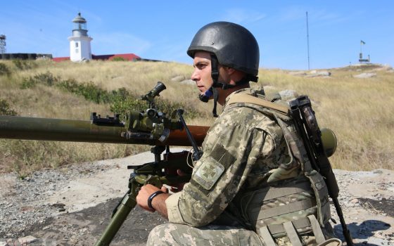 Пограничный спецназ провел учения на Змеином (фото) «фото»