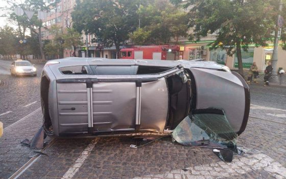 На Тираспольской площади произошло ДТП с переворотом, есть пострадавший «фото»