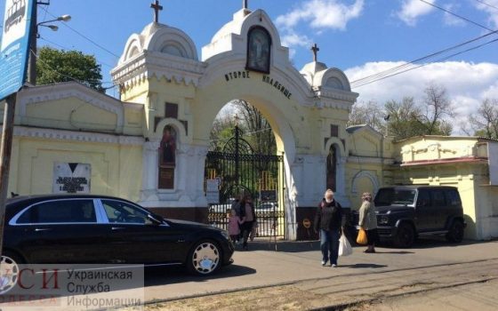 Полиция расследует, зачем выбрасывали кресты на Втором христианском кладбище «фото»