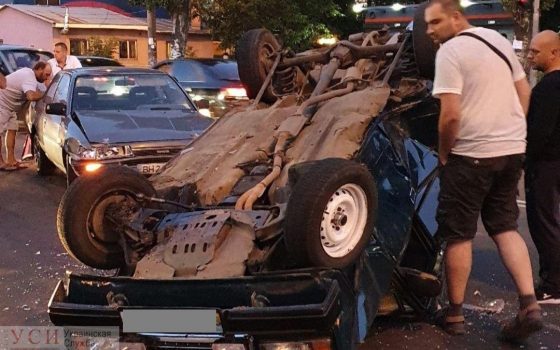 ДТП у Селекционного института: авто вылетело на встречку и перевернулось (фото, видео) «фото»