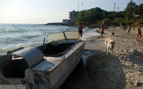 Рядом с Delfi нашли брошенную лодку: пьяная компания взяла ее со станции, чтобы встретить рассвет «фото»