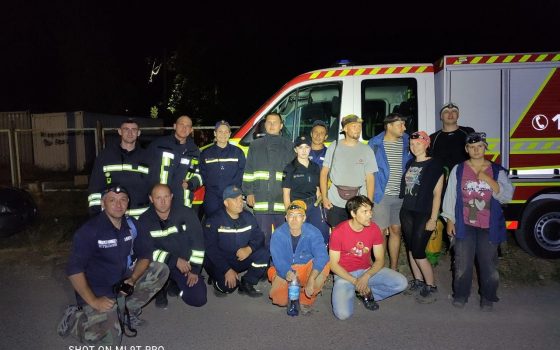 Спасатели нашли двух не слышащих мужчин, потерявшихся в катакомбах Одесской области (фото) «фото»