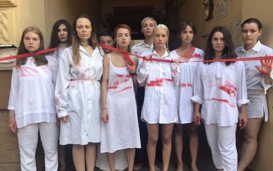 В Одессе показали акцию-перформанс #жывебеларусь в поддержку белорусов (видео) «фото»