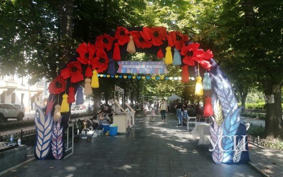 Ярмарка на Приморском бульваре: в Одессе стартовал Вышиванковый фестиваль (фото) «фото»