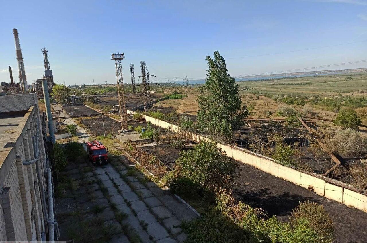 На территории Одесского НПЗ вспыхнул пожар на большой площади (фото) usionline.com На территории Одесского НПЗ вспыхнул пожар на большой площади (фото) «фото»