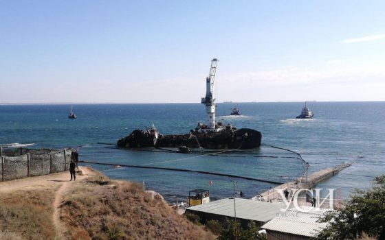 Хроники Delfi: затонувший танкер приподняли и положили на киль – первая часть операции завершена (трансляция, фото, видео) ОБНОВЛЯЕТСЯ «фото»