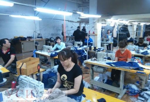 Полиция задержала 25 нелегалов в швейных цехах, у 9 из них оказалась высокая температура «фото»