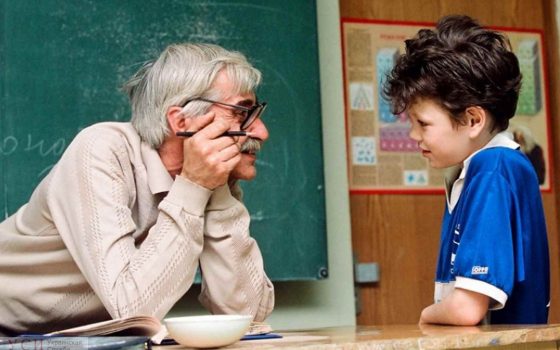 На случай коронавируса: учителей-пенсионеров и детей хотят страховать «фото»