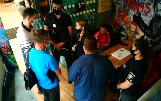 Работали без масок: на кафе в центре Одессы составили протоколы за несоблюдение карантина (фото) «фото»