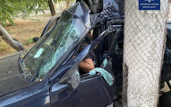 ДТП на Николаевской дороге: водителя зажало в салоне (фото) «фото»