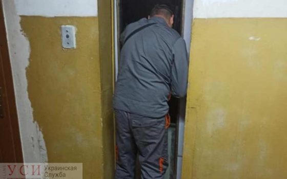 В Одессе три человека застряли в лифте: на помощь пришли нацгвардейцы (фото) «фото»