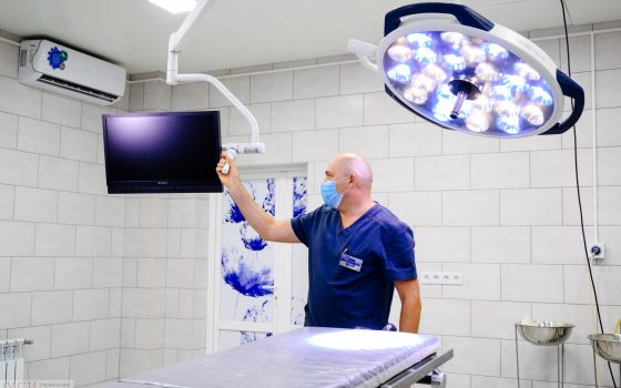 Одесские волонтеры купили дорогую операционную лампу для детской клинической больницы (фото) «фото»