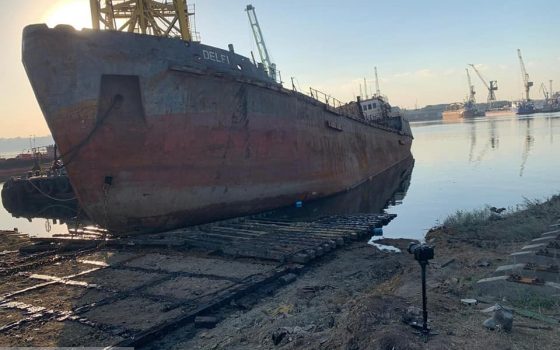 Delfi на суше: танкер закончил свое путешествие «фото»