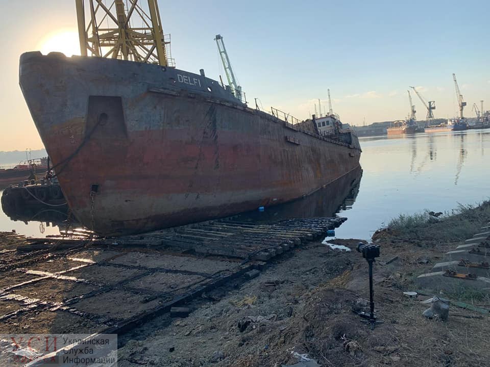 Delfi на суше: танкер закончил свое путешествие «фото»