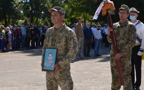 В Ананьеве прошло прощание с морпехом, погибшим на войне на Донбассе (фото) «фото»