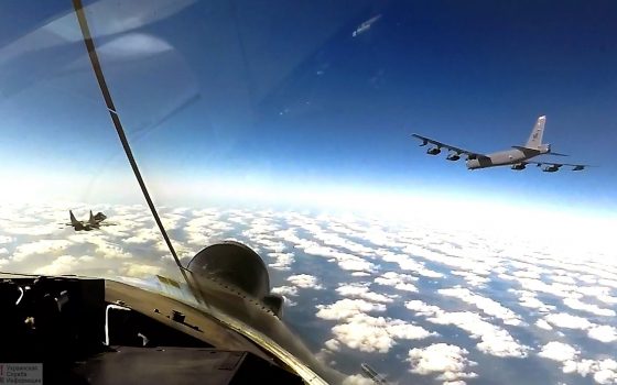 “Стратосферные крепости” над Украиной: боевые самолеты США взяли курс на Черное море (фото) «фото»