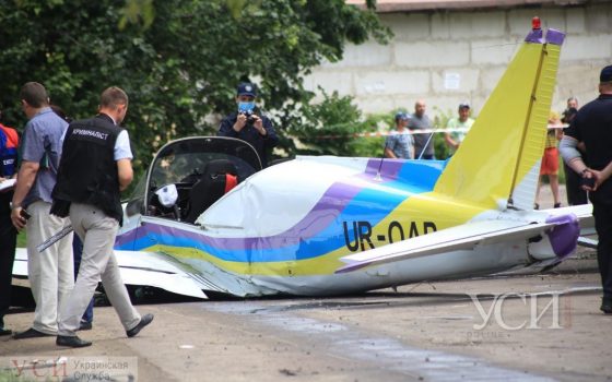 Падение самолета в Одессе: отрабатывают две версии, а следствию помогают американцы «фото»