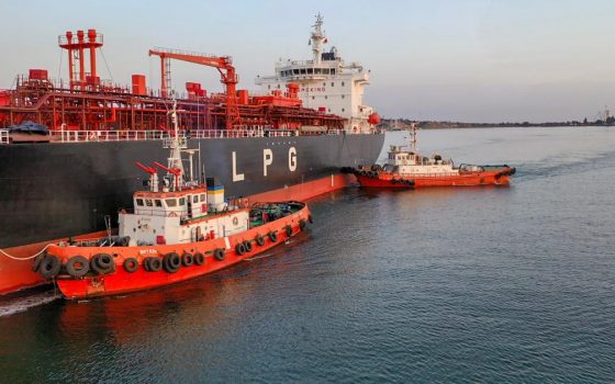 Опасность взрыва на ОПЗ: в порту “Южный” танкеры с аммиаком сопровождают непригодные буксиры (видео) «фото»