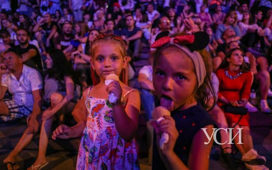 Коронавирус не помеха: тысячи одесситов пришли на гала-концерт ко Дню города (фоторепортаж) «фото»