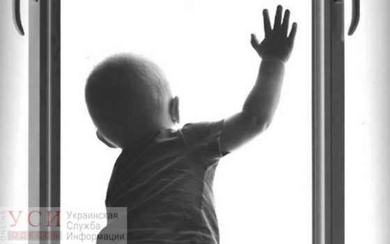 Ребенок мог упасть с третьего этажа: полиция составила протокол на мать «фото»