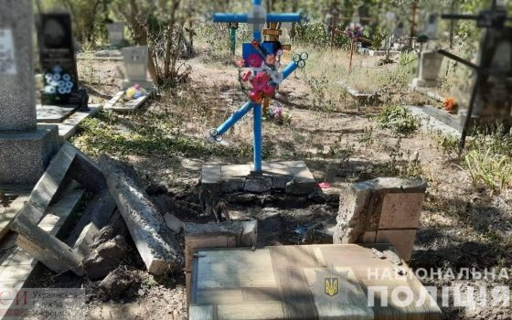 За металл: неизвестные устроили погром на кладбище в Аккермане (фото) «фото»